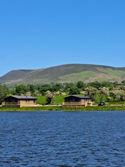 Diddly Squat Lodge With Hot Tub, Pendle View Holiday Park Clitheroe Exterior photo